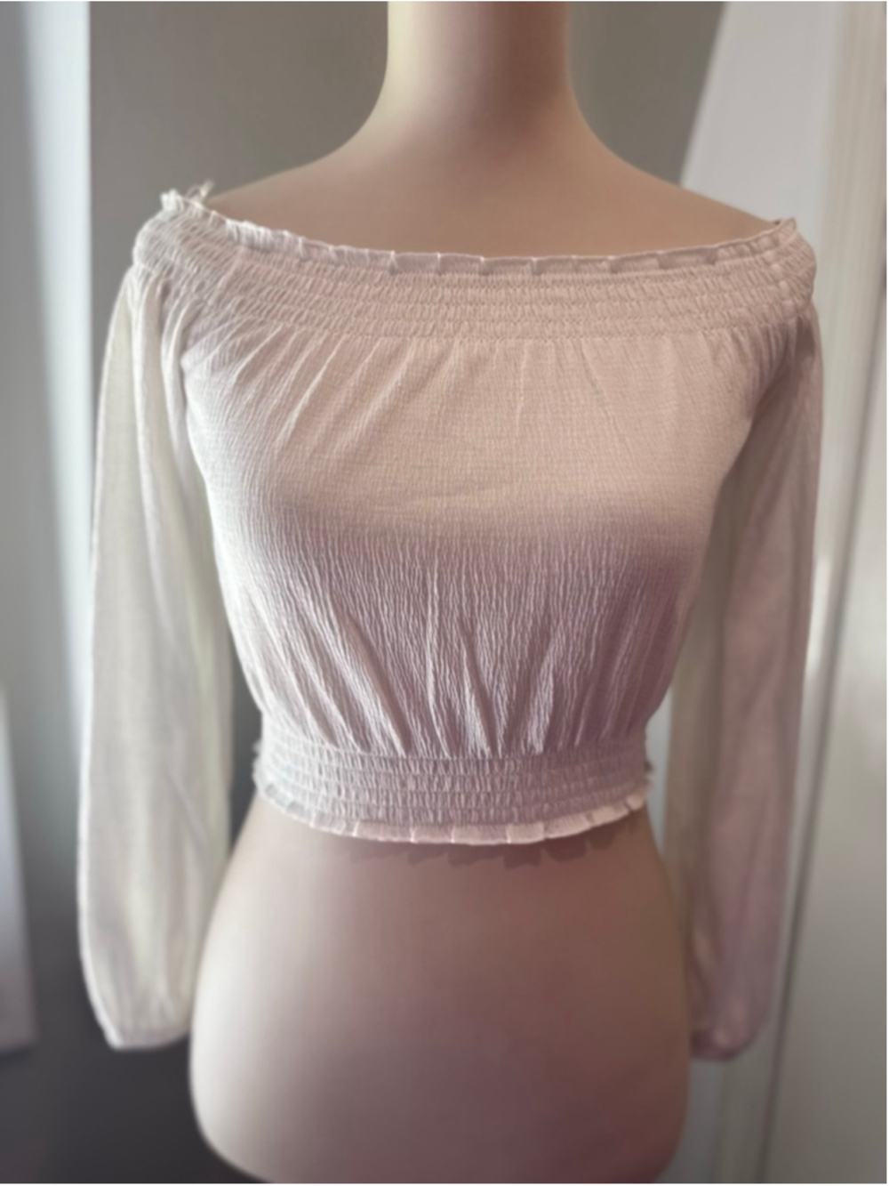 H&M White Off Shoulder Smocked Crop Top‎ XS